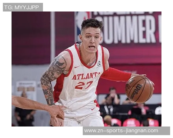 克雷伊奇初次亮相开拓者训练馆与新队友教练热情互动